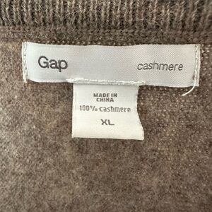 GAP Cashmere V-neck sweater in XL